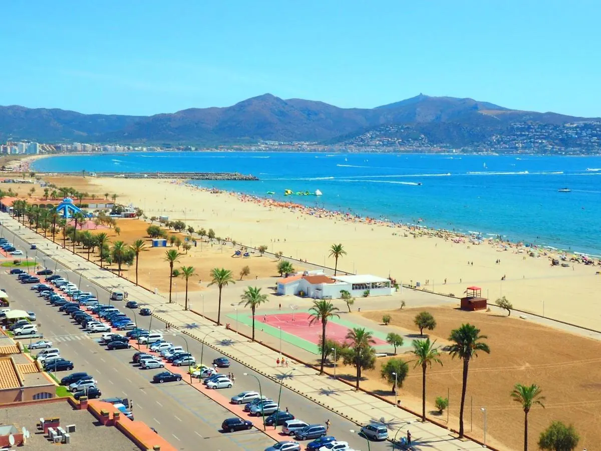 Holiday Home Requesens Canal إمبوريابرافا